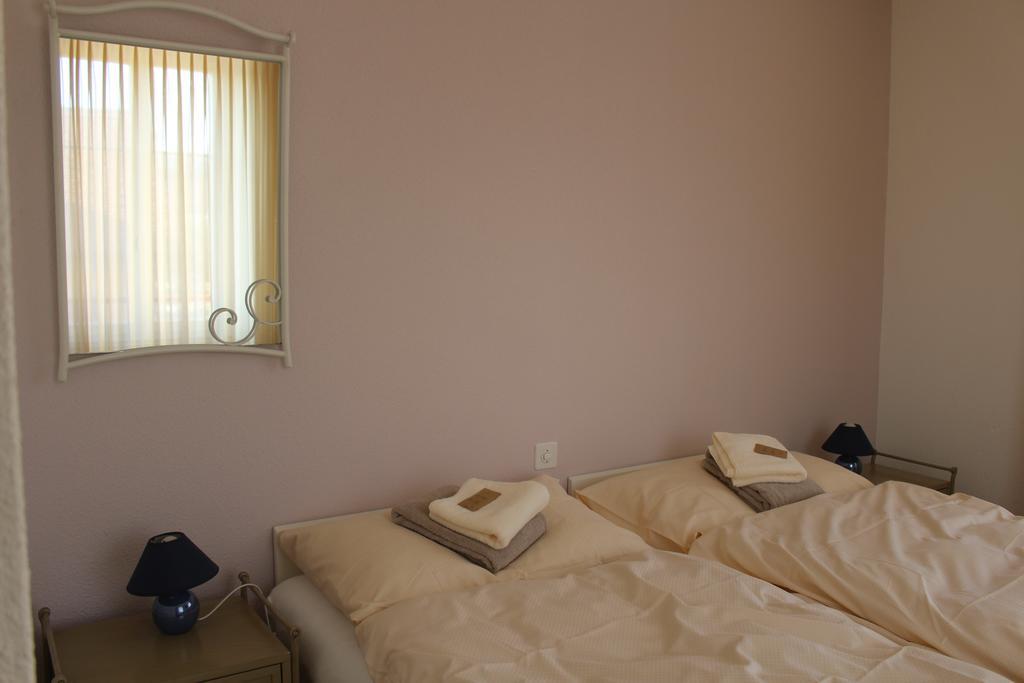 Hotel De La Gare Yvonand Bilik gambar