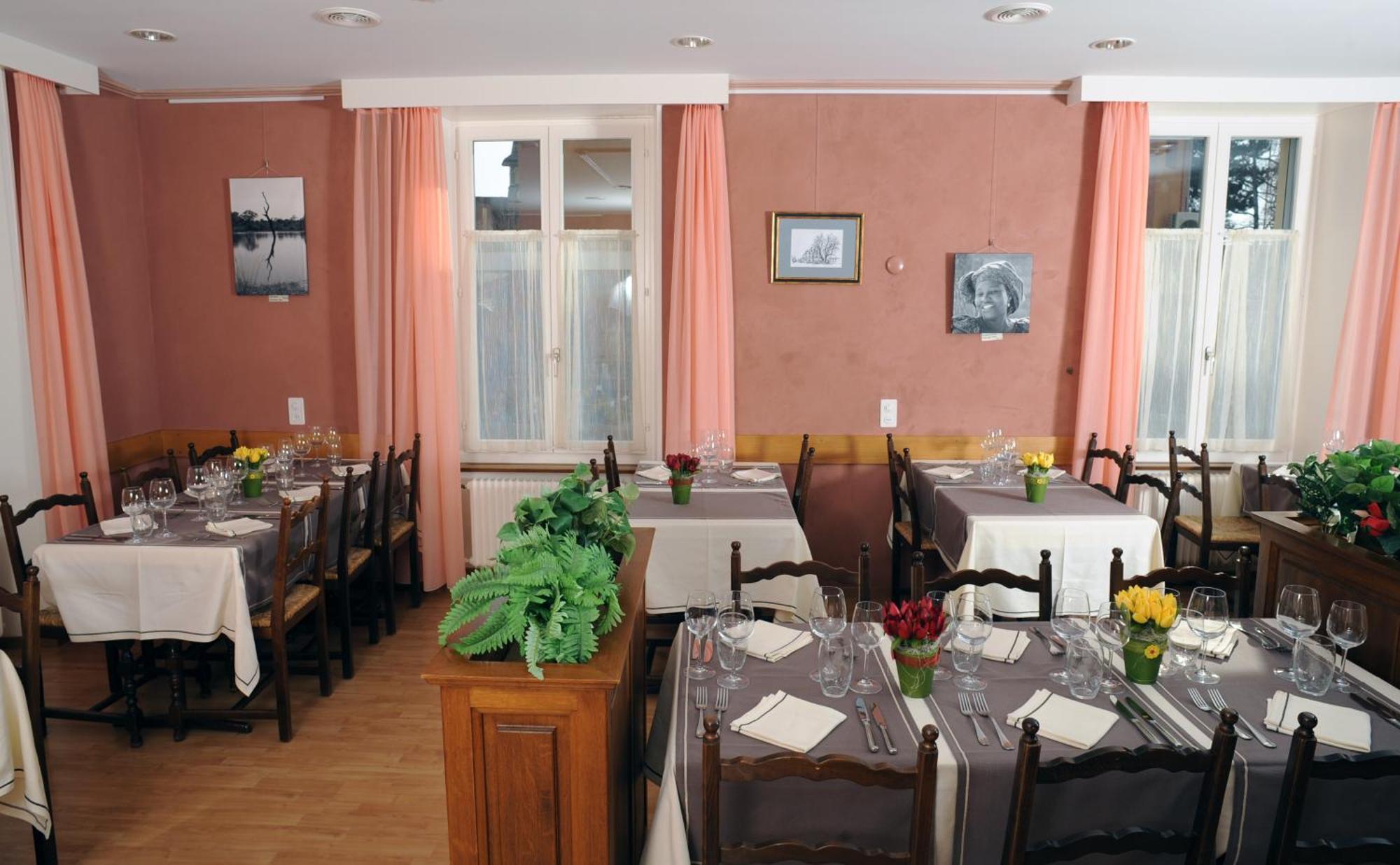 Hotel De La Gare Yvonand Luaran gambar